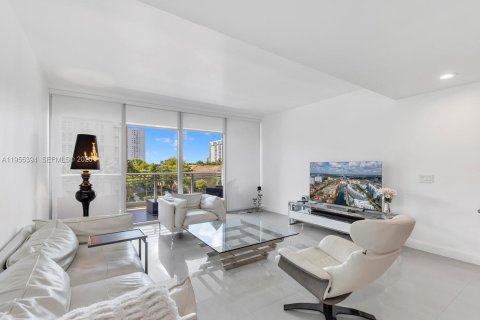 Condo in Aventura, Florida, 2 bedrooms  № 2009548 - photo 3