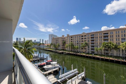 Condo in Aventura, Florida, 2 bedrooms  № 2009548 - photo 4