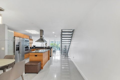 Condo in Aventura, Florida, 2 bedrooms  № 2009548 - photo 11