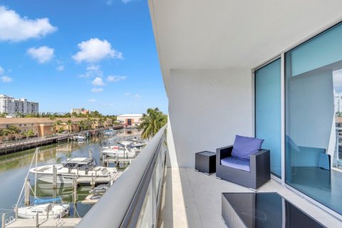 Condo in Aventura, Florida, 2 bedrooms  № 2009548 - photo 14