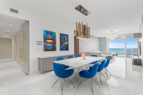 Condominio en venta en Sunny Isles Beach, Florida, 3 dormitorios, 232.35 m2 № 1705794 - foto 15