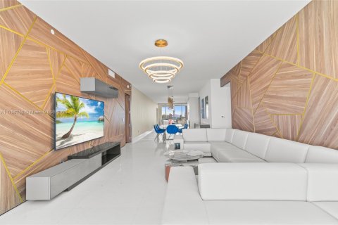 Condominio en venta en Sunny Isles Beach, Florida, 3 dormitorios, 232.35 m2 № 1705794 - foto 18