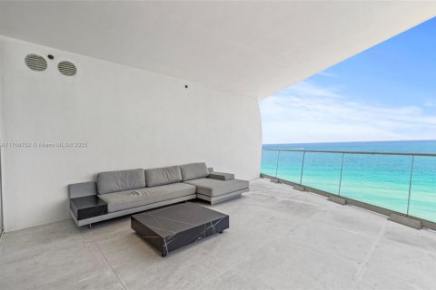 Condominio en venta en Sunny Isles Beach, Florida, 3 dormitorios, 232.35 m2 № 1705794 - foto 19