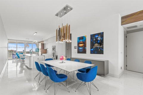 Condominio en venta en Sunny Isles Beach, Florida, 3 dormitorios, 232.35 m2 № 1705794 - foto 14