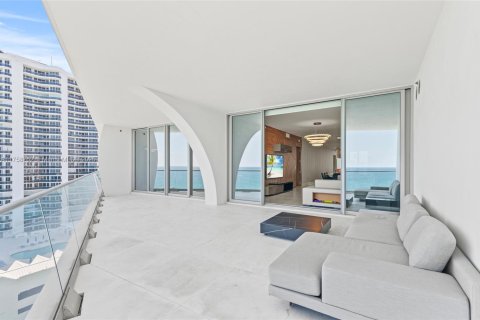 Condominio en venta en Sunny Isles Beach, Florida, 3 dormitorios, 232.35 m2 № 1705794 - foto 20