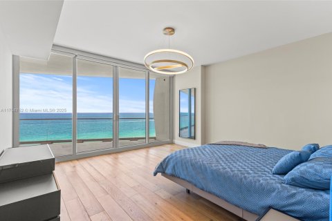 Condominio en venta en Sunny Isles Beach, Florida, 3 dormitorios, 232.35 m2 № 1705794 - foto 23