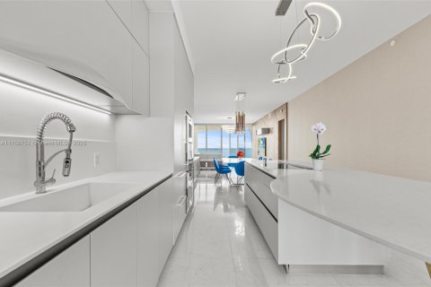 Condominio en venta en Sunny Isles Beach, Florida, 3 dormitorios, 232.35 m2 № 1705794 - foto 5