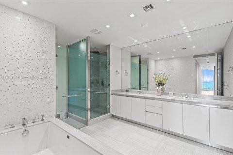Condominio en venta en Sunny Isles Beach, Florida, 3 dormitorios, 232.35 m2 № 1705794 - foto 21