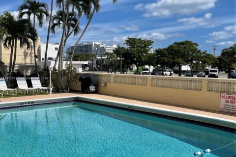 Condominio en venta en Fort Lauderdale, Florida, 1 dormitorio, 64.1 m2 № 1969164 - foto 21