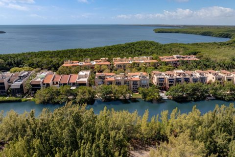 Townhouse in Palmetto Bay, Florida 3 bedrooms, 235.97 sq.m. № 1991844 - photo 6