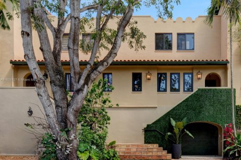 Townhouse in Palmetto Bay, Florida 3 bedrooms, 235.97 sq.m. № 1991844 - photo 2