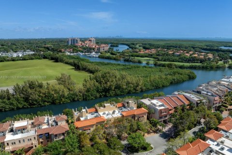 Townhouse in Palmetto Bay, Florida 3 bedrooms, 235.97 sq.m. № 1991844 - photo 3