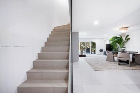 Townhouse in Palmetto Bay, Florida 3 bedrooms, 235.97 sq.m. № 1991844 - photo 19