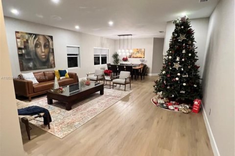 Villa ou maison à louer à Pembroke Pines, Floride: 5 chambres, 264.31 m2 № 1859169 - photo 14