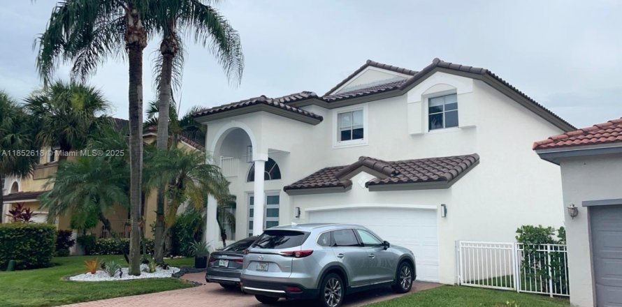 Villa ou maison à Pembroke Pines, Floride 5 chambres, 264.31 m2 № 1859169