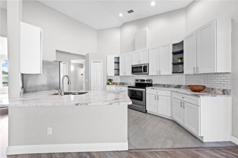 House in Orlando, Florida 4 bedrooms, 211.82 sq.m. № 1883334 - photo 18