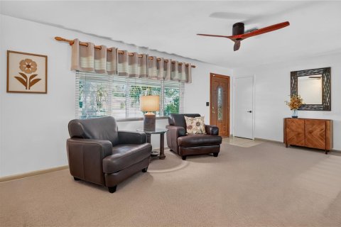 House in Clearwater, Florida 3 bedrooms, 150.41 sq.m. № 2200262 - photo 12