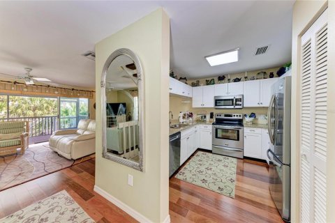 Condo in Holmes Beach, Florida, 2 bedrooms  № 2095124 - photo 11