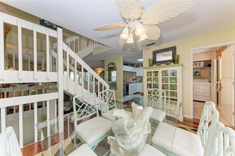 Condo in Holmes Beach, Florida, 2 bedrooms  № 2095124 - photo 16