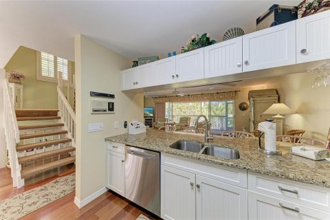 Condo in Holmes Beach, Florida, 2 bedrooms  № 2095124 - photo 10