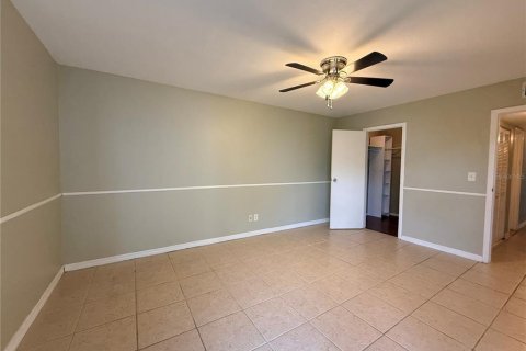 Condo in Gainesville, Florida, 2 bedrooms № 2389462 - photo 15
