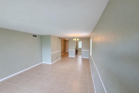 Condo in Gainesville, Florida, 2 bedrooms № 2389462 - photo 5