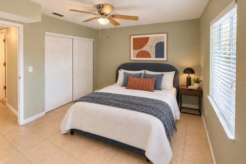 Condo in Gainesville, Florida, 2 bedrooms № 2389462 - photo 16