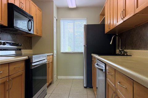 Condo in Gainesville, Florida, 2 bedrooms № 2389462 - photo 2