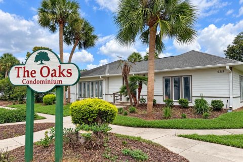 Condo in Gainesville, Florida, 2 bedrooms № 2389462 - photo 28