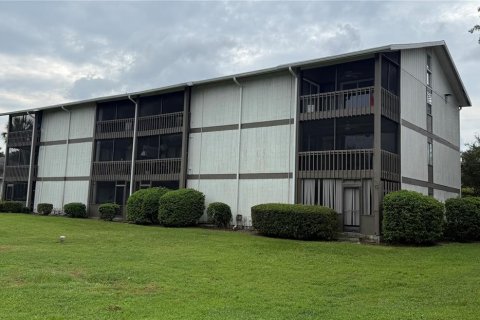 Condo in Gainesville, Florida, 2 bedrooms № 2389462 - photo 25
