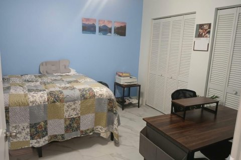 Touwnhouse à vendre à Miami, Floride: 3 chambres, 114.46 m2 № 2407817 - photo 9