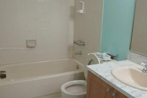 Touwnhouse à vendre à Miami, Floride: 3 chambres, 114.46 m2 № 2407817 - photo 8