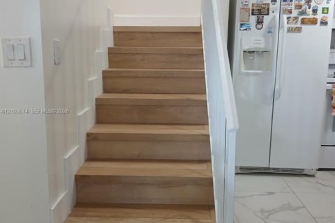 Touwnhouse à vendre à Miami, Floride: 3 chambres, 114.46 m2 № 2407817 - photo 3