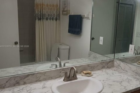 Touwnhouse à vendre à Miami, Floride: 3 chambres, 114.46 m2 № 2407817 - photo 11