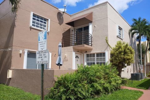 Touwnhouse à Miami, Floride 3 chambres, 114.46 m2 № 2407817