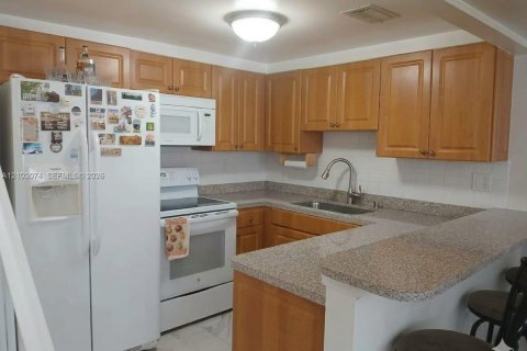 Touwnhouse à vendre à Miami, Floride: 3 chambres, 114.46 m2 № 2407817 - photo 5