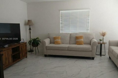 Touwnhouse à vendre à Miami, Floride: 3 chambres, 114.46 m2 № 2407817 - photo 4