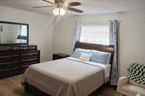 Touwnhouse à vendre à Miami, Floride: 3 chambres, 114.46 m2 № 2407817 - photo 6