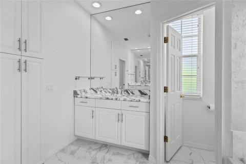 House in Sarasota, Florida 3 bedrooms, 205.04 sq.m. № 2291036 - photo 18