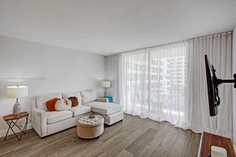 Condo in Hallandale Beach, Florida, 2 bedrooms  № 1786969 - photo 4