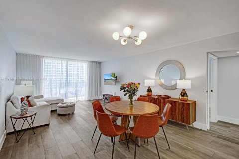 Condo in Hallandale Beach, Florida, 2 bedrooms  № 1786969 - photo 29
