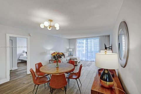 Condo in Hallandale Beach, Florida, 2 bedrooms  № 1786969 - photo 3