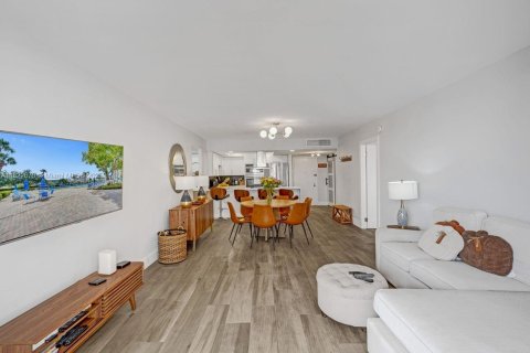 Condo in Hallandale Beach, Florida, 2 bedrooms  № 1786969 - photo 10
