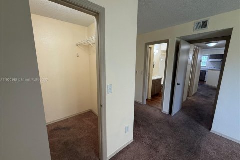 Снять в аренду кондоминиум в Санрайз, Флорида 2 спальни, 89.65м2, № 1952848 - фото 17