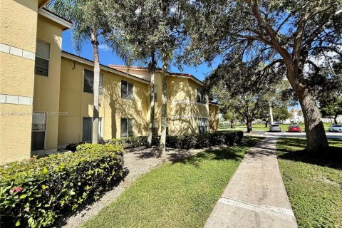 Снять в аренду кондоминиум в Санрайз, Флорида 2 спальни, 89.65м2, № 1952848 - фото 2