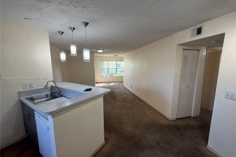 Снять в аренду кондоминиум в Санрайз, Флорида 2 спальни, 89.65м2, № 1952848 - фото 9