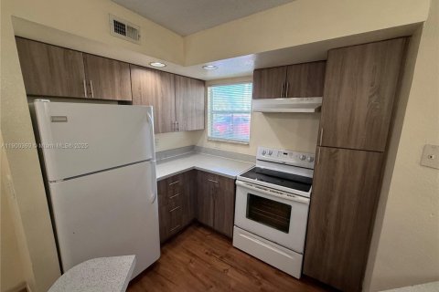 Снять в аренду кондоминиум в Санрайз, Флорида 2 спальни, 89.65м2, № 1952848 - фото 8