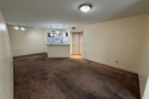 Снять в аренду кондоминиум в Санрайз, Флорида 2 спальни, 89.65м2, № 1952848 - фото 7