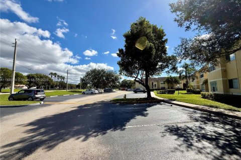 Снять в аренду кондоминиум в Санрайз, Флорида 2 спальни, 89.65м2, № 1952848 - фото 21