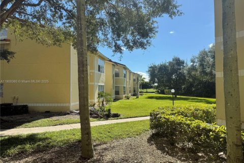 Снять в аренду кондоминиум в Санрайз, Флорида 2 спальни, 89.65м2, № 1952848 - фото 15